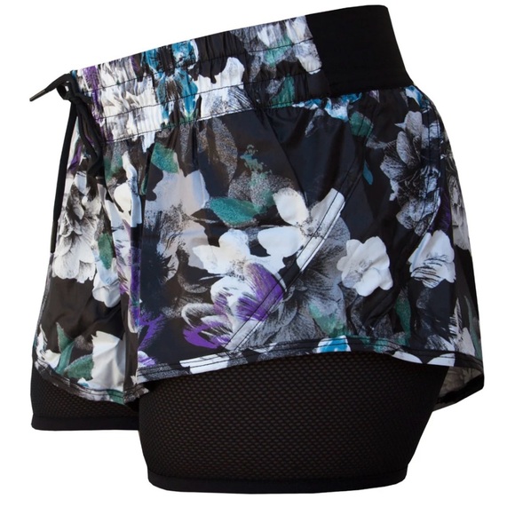 Stella McCartney Adidas Black blossom Women's 2 n 1 running shorts - Picture 6 of 15